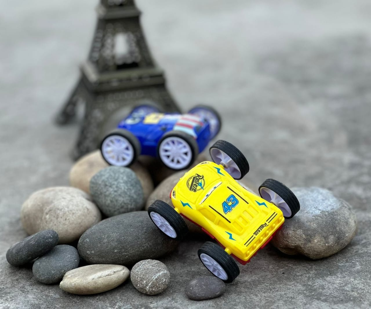 360° Double-Sided Stunt Flip Car Toy – Friction Powered Cartoon Car for Kids - Image 4